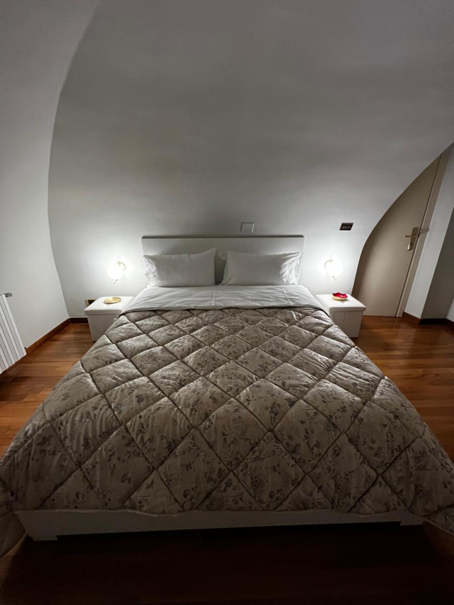 Calefati Gallery Luxury Apartment Bari Esterno foto